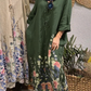 Ramo de senhora com flores, vestido solto de linho