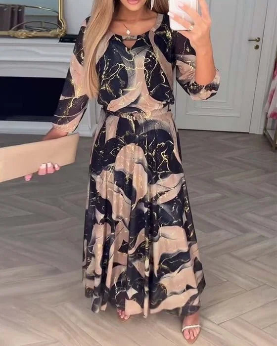 Vestido elegante em chiffon com estampado e mangas a três quartos