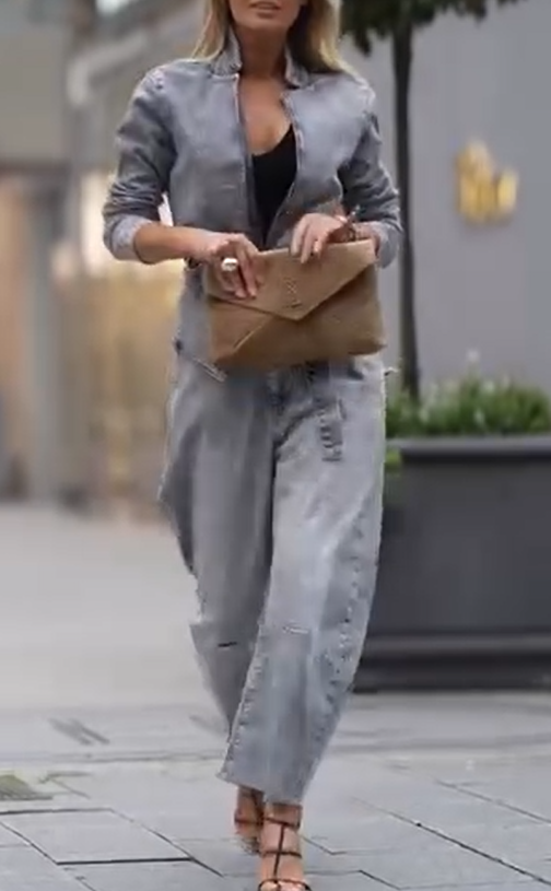 Conjunto casual de menina com gola redonda e calças