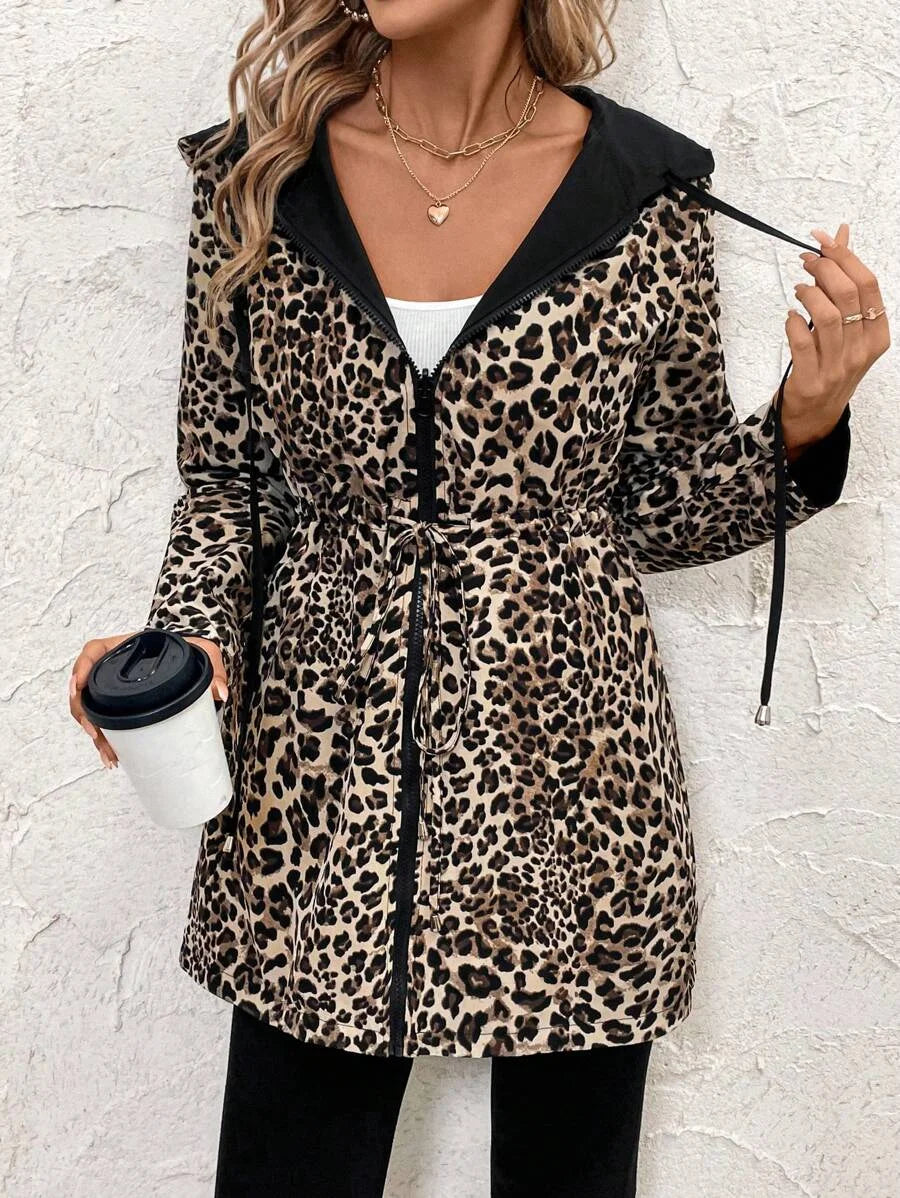Casaco com capuz reversível com estampado de leopardo