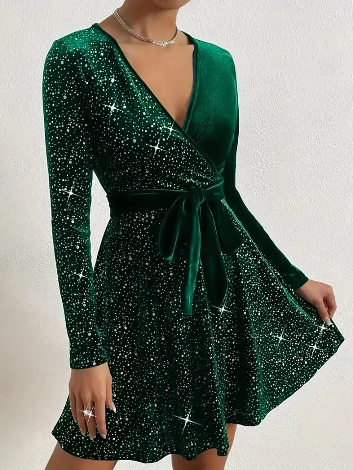 Vestido elegante em veludo com decote em V