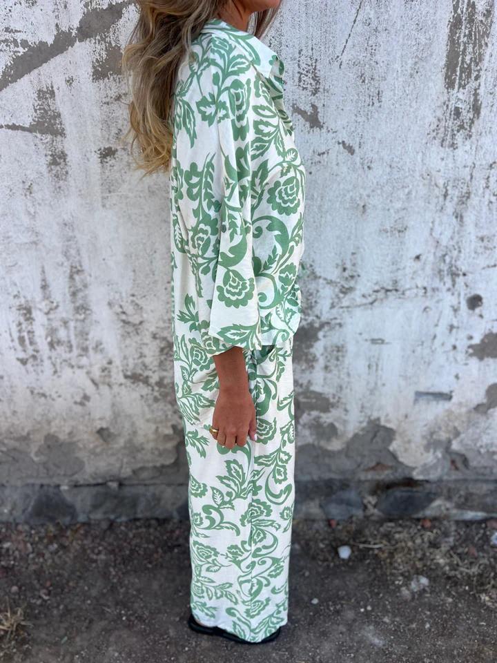 Camisa estampada para mulher com botões e calças largas (conjunto de 2)
