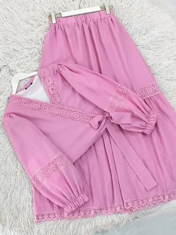 Conjunto boémio de duas peças com blusa e saia de linho e algodão com atilhos nas costas