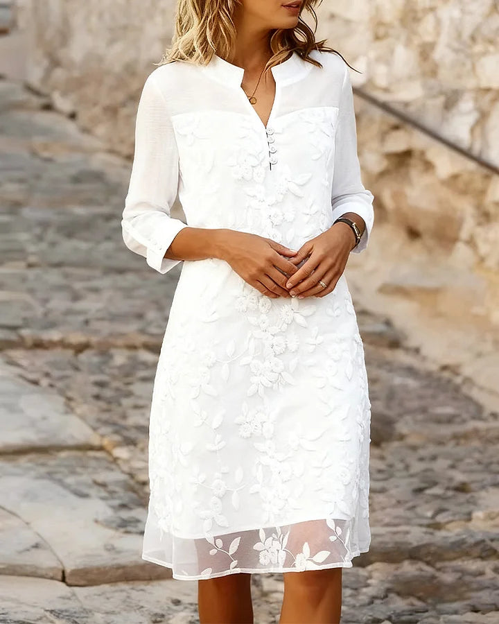 Vestido de mulher bordado em cor sólida