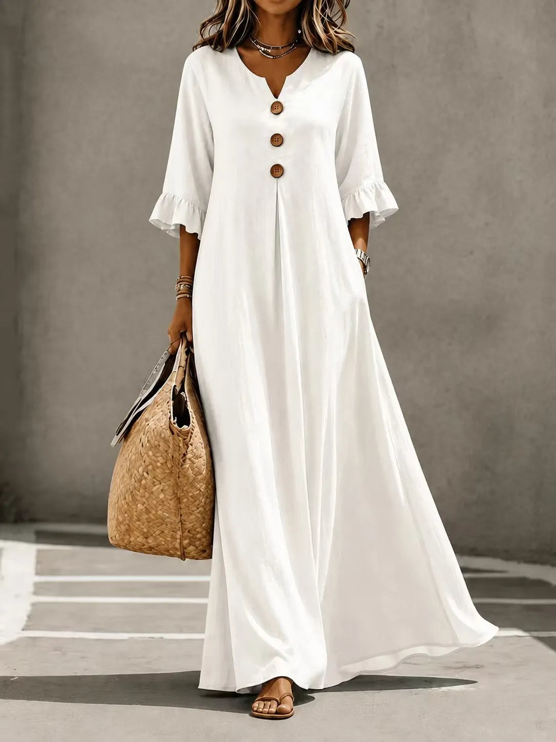 Vestido comprido para menina com decote em V, fecho frontal de botões, mangas com folhos e bolsos.