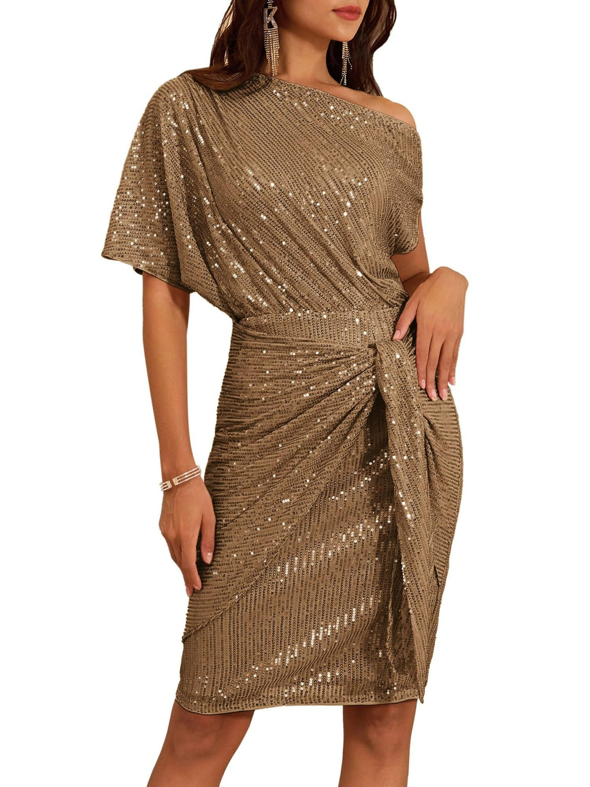 Promoção imperdível - Vestido justo de um ombro só para mulher
