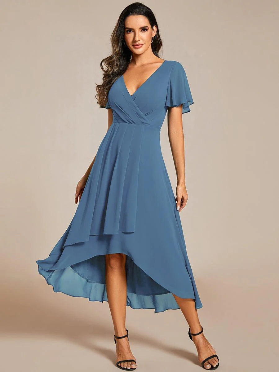 Vestido de menina com mangas franzidas e decote em V plissado