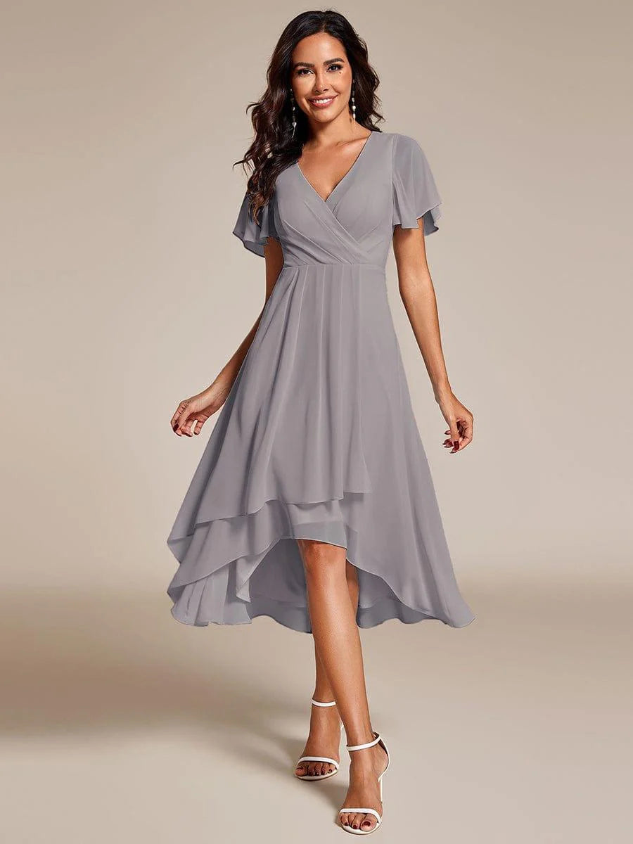 Vestido de menina com mangas franzidas e decote em V plissado