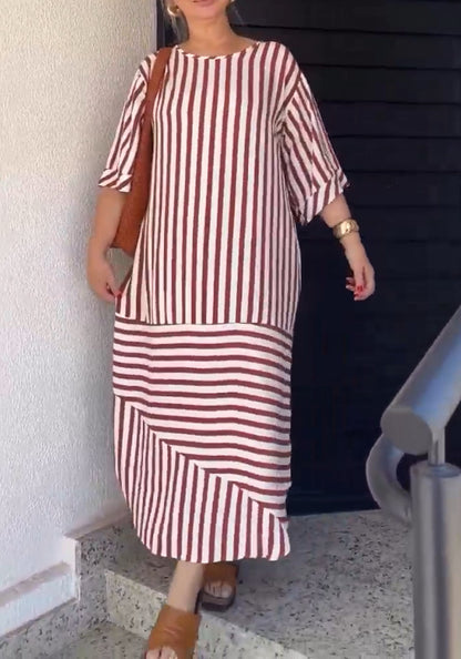 Vestido casual largo com decote redondo e racha às riscas