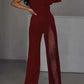 Macacão feminino elegante e sexy com ombros caídos e rachas altas