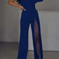 Macacão feminino elegante e sexy com ombros caídos e rachas altas