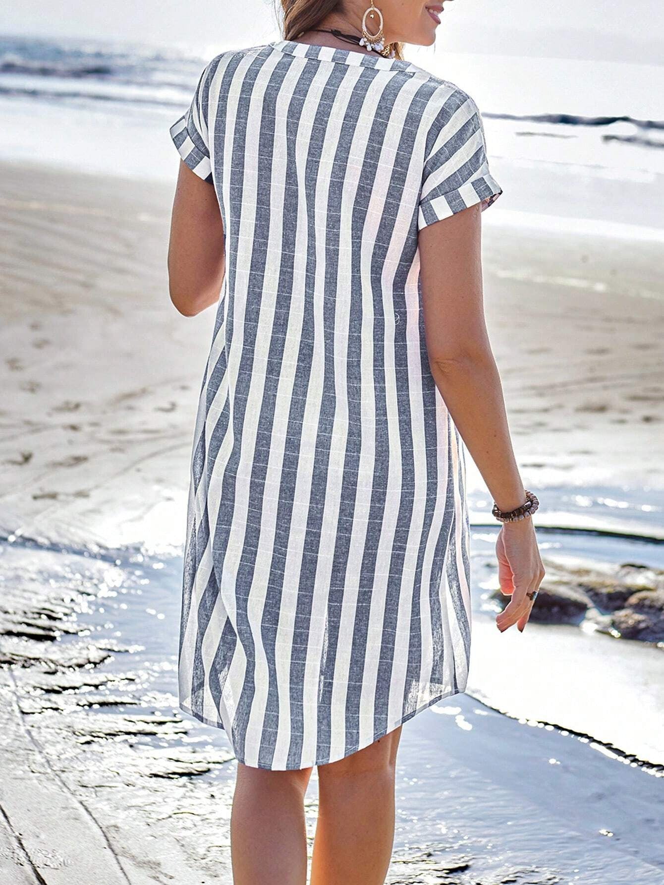 Vestido camiseiro listrado elegante