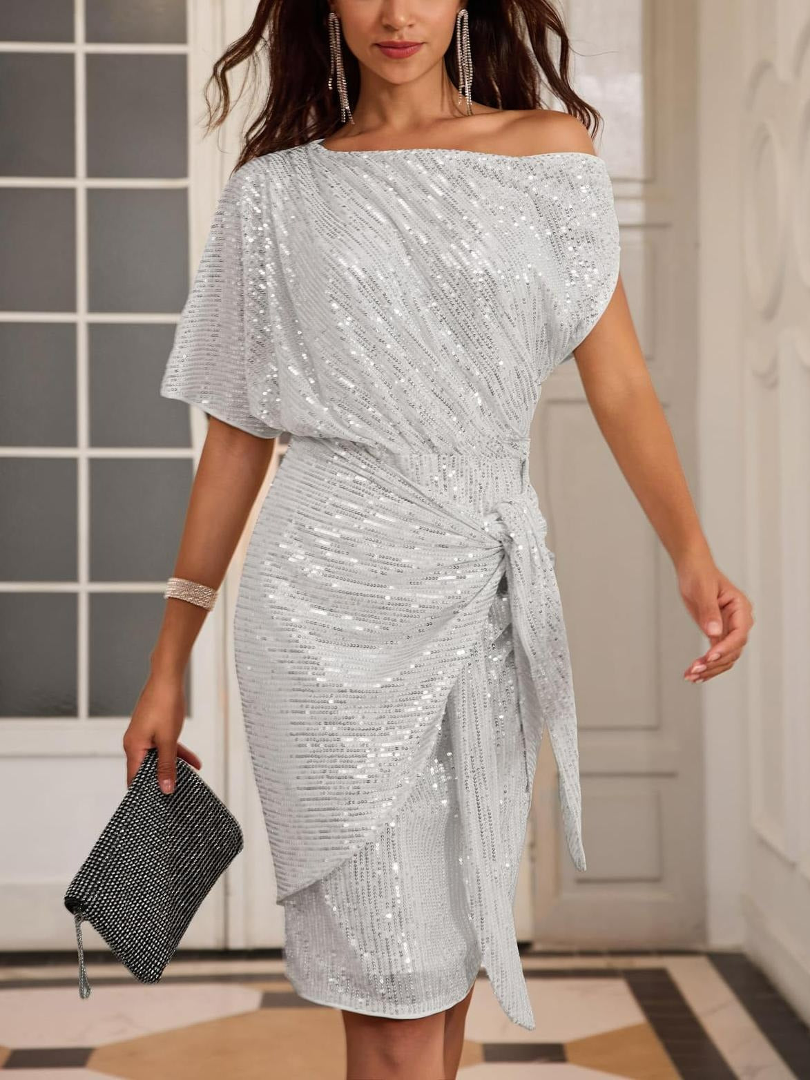 Promoção imperdível - Vestido justo de um ombro só para mulher