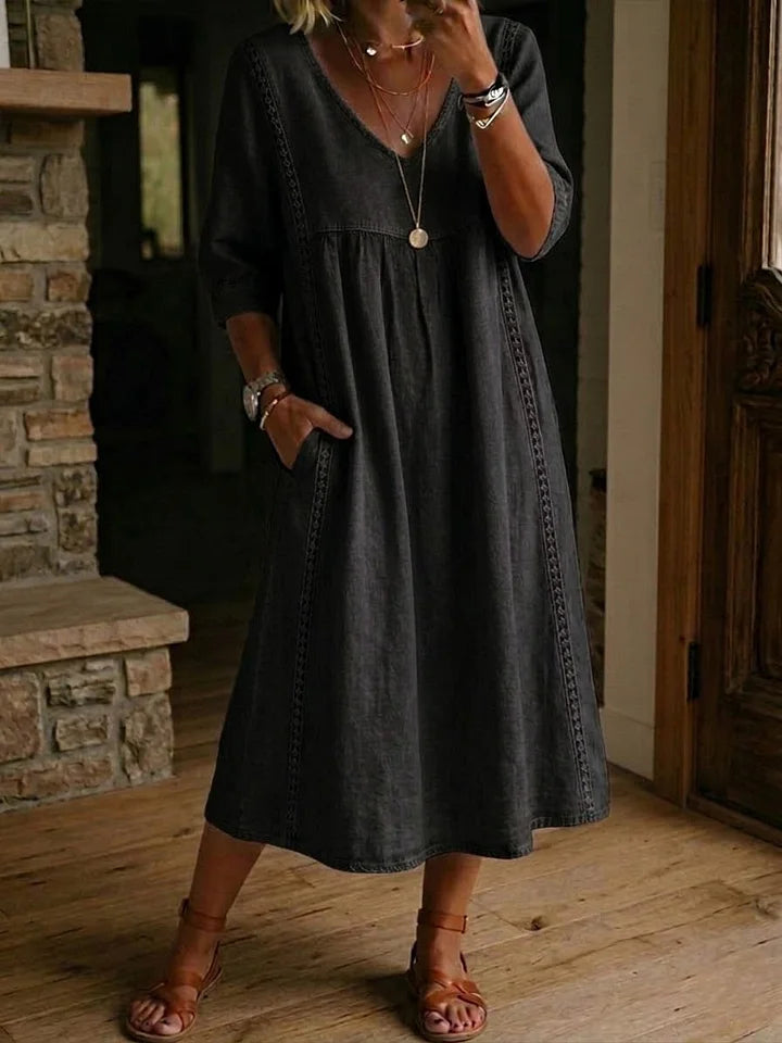 Vestido solto e casual com patchwork, renda, linho e algodão.