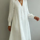 Vestido vintage elegante com decote em V e bordados florais