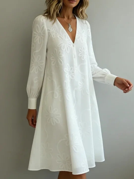 Vestido vintage elegante com decote em V e bordados florais