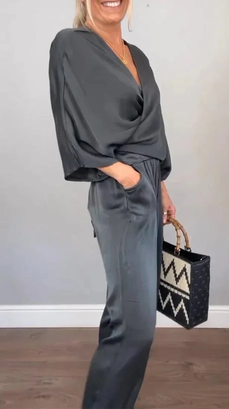 Conjunto de blusa e calças para menina com decote em V