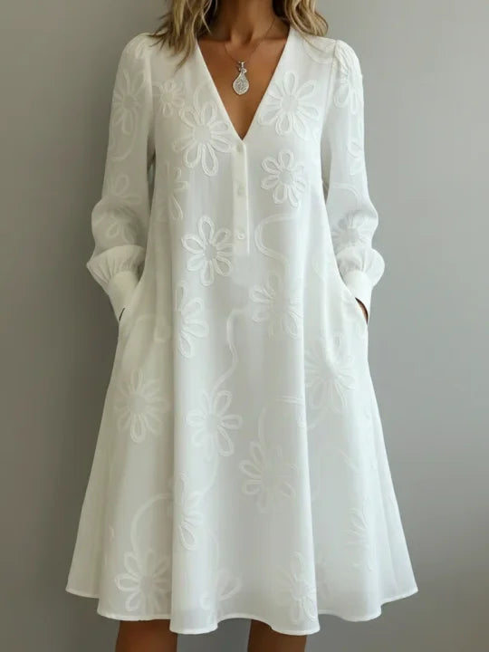 Vestido vintage elegante com decote em V e bordados florais