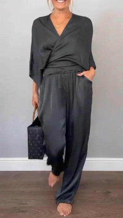 Conjunto de blusa e calças para menina com decote em V