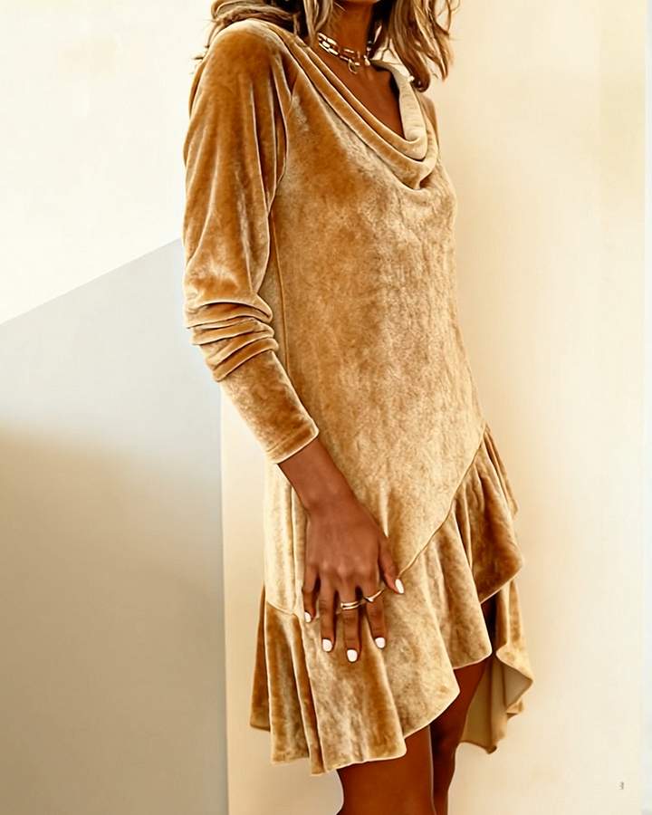 Vestido solto de veludo com folhos para menina