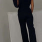 Macacão feminino elegante e sexy com ombros caídos e rachas altas