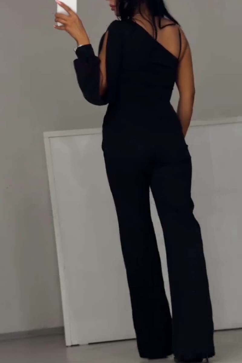 Macacão feminino elegante e sexy com ombros caídos e rachas altas