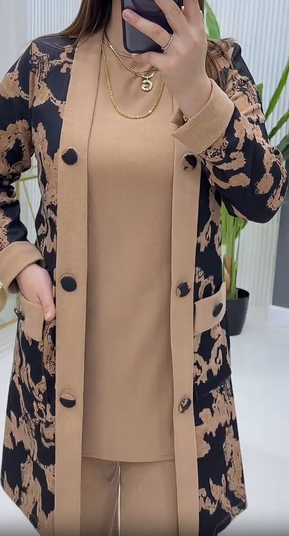 Conjunto de senhora estampado de três peças