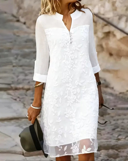 Vestido de mulher bordado em cor sólida