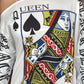 Vestido de menina com estampado de carta de baralho e ombros caídos