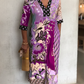 vestido com estampa floral e decote em V