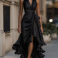 Vestido elegante em cetim com ombros descobertos e folhos