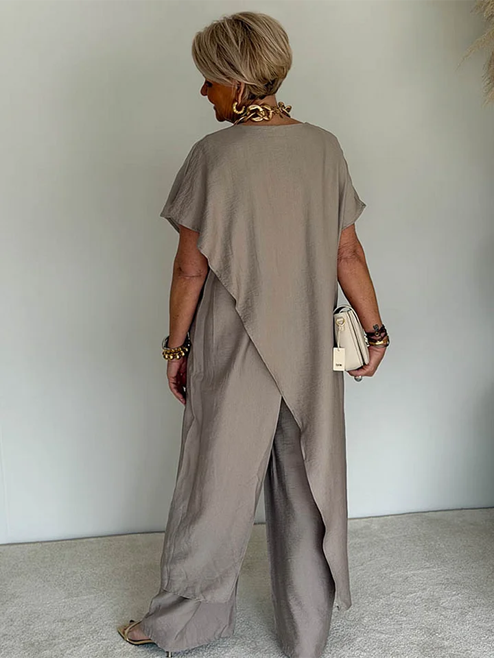 Conjunto de duas peças confortável, folgado e com design assimétrico