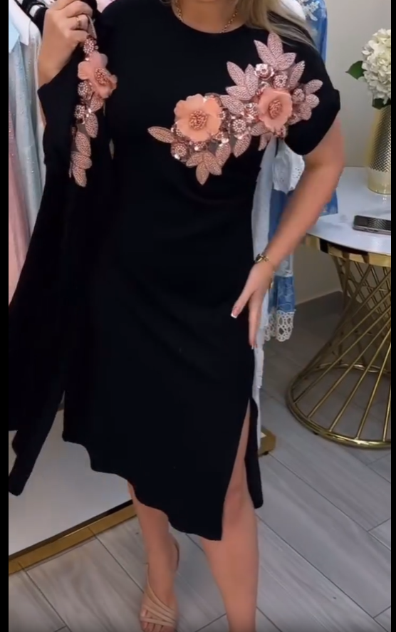 Vestido de verão para mulher com estampado de flores e cor sólida