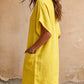 Vestido em algodão e linho com decote em V, simples e elegante.