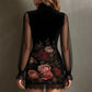 Minivestido floral justo com mangas semitransparentes
