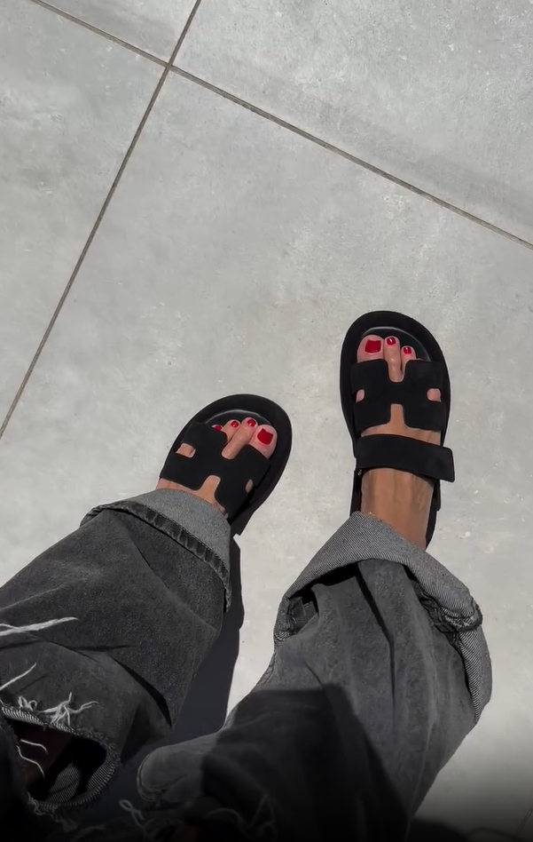 Sandálias rasas de verão da moda para mulher