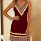 Vestido sem mangas com decote em V e estampado.