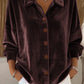 Blusa elegante em veludo com abotoamento simples