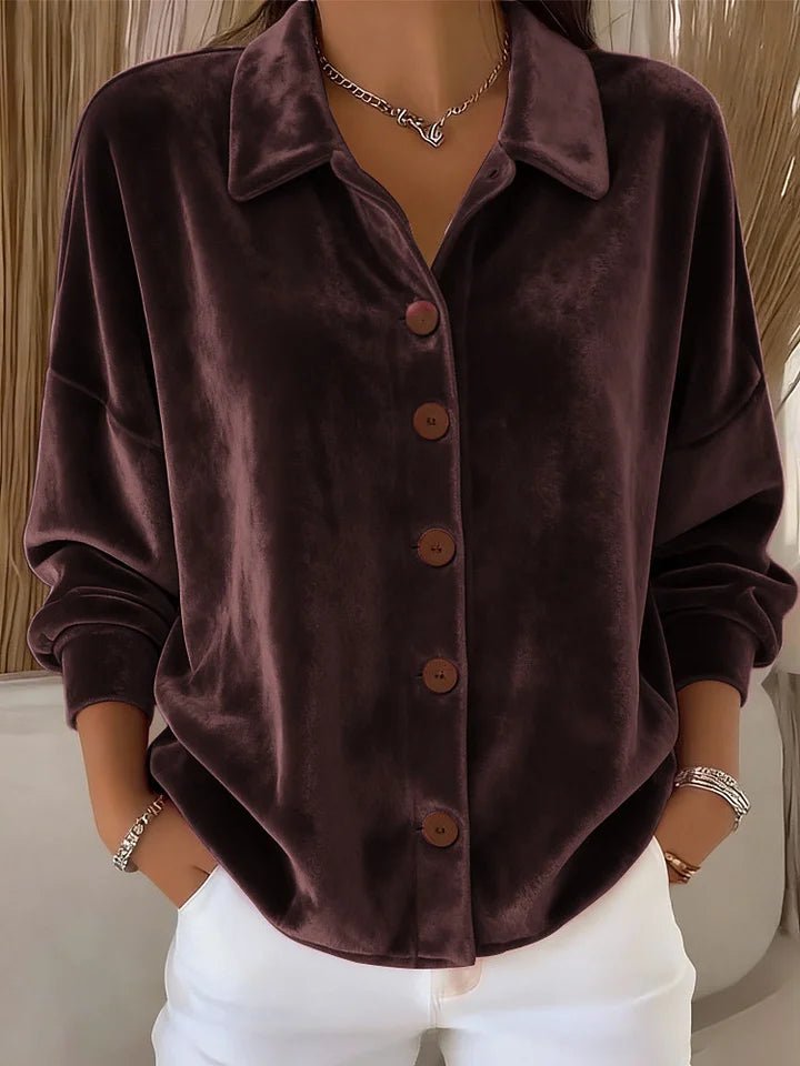 Blusa elegante em veludo com abotoamento simples
