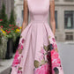 Vestido sem mangas com estampado e gola redonda