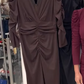 Vestido elegante para mulher, plissado, com decote em V