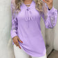 Elegante blusa comprida com decote em V e renda semitransparente