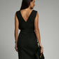 Vestido com racha e decote em V