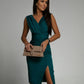 Vestido com racha e decote em V