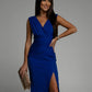 Vestido com racha e decote em V