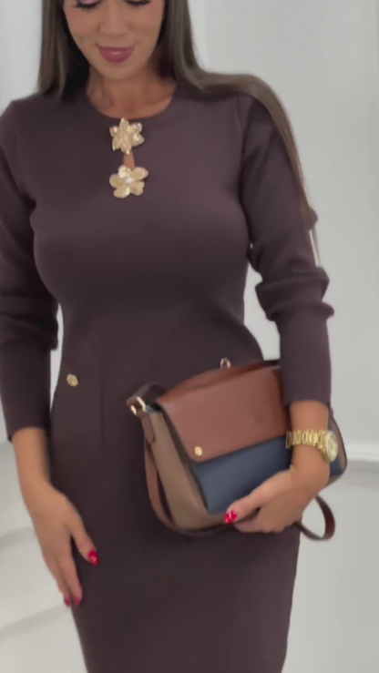 Vestido elegante de mangas compridas com gola redonda