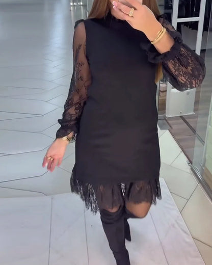 Vestido patchwork com detalhes em renda