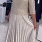 Vestido de menina com decote redondo e lantejoulas