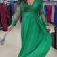 Vestido com racha e detalhes em renda