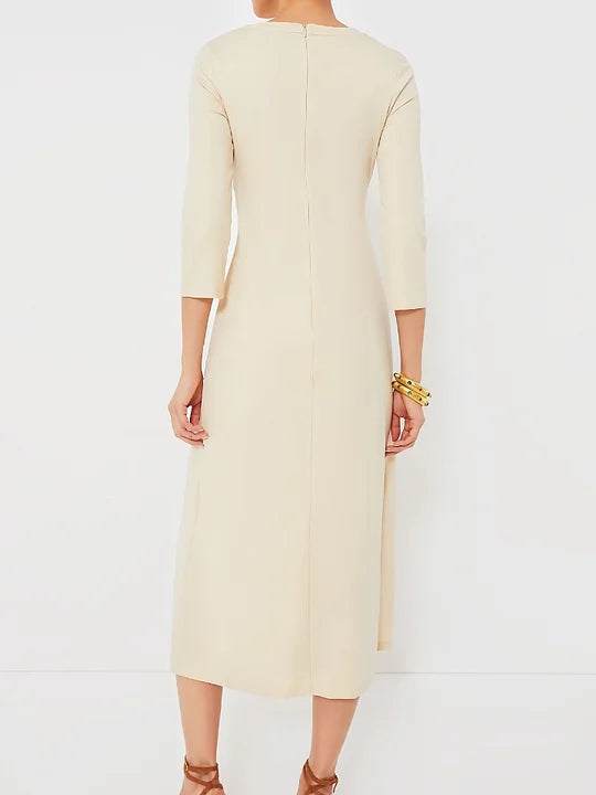 Vestido midi elegante com cintura torcida e painel plissado